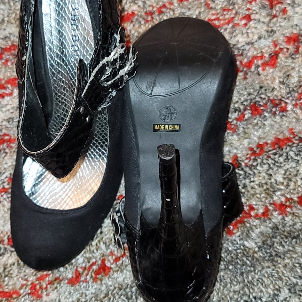 Shoes - Picture 3 of 3
